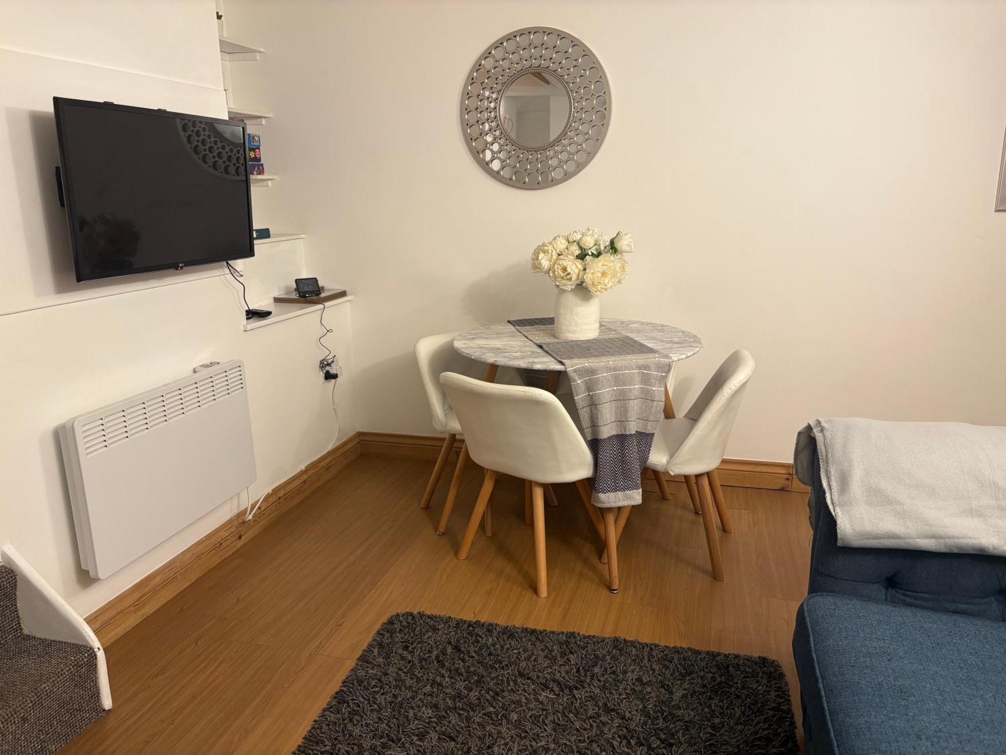Seaton, Devon, Two Bed Apartment, Just Off The Sea Front. 外观 照片